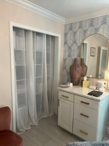 More Photos Of 2200 49th St N, Saint Petersburg Medical For Sale