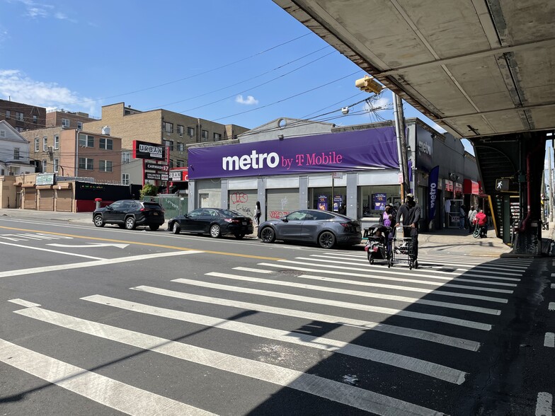 More Photos Of 3201-3211 White Plains Rd, Bronx Storefront For Lease