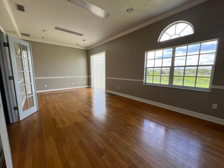 More Photos Of 1001 State Route 590, Oldsmar Warehouse For Lease