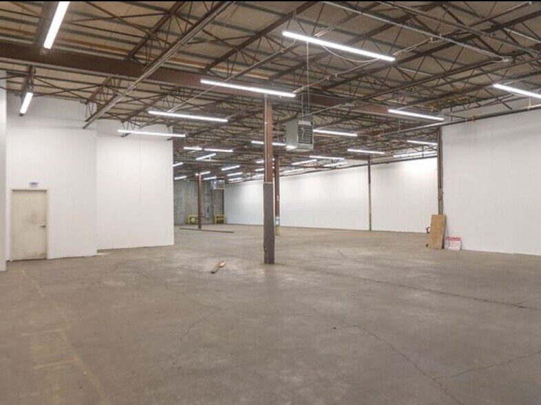 More Photos Of 4031-4149 N Clinton St, Fort Wayne Warehouse For Lease