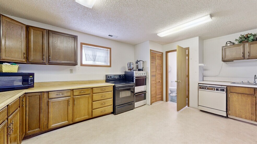 More Photos Of 554 Country Way N, Kalispell Religious Facility For Sale