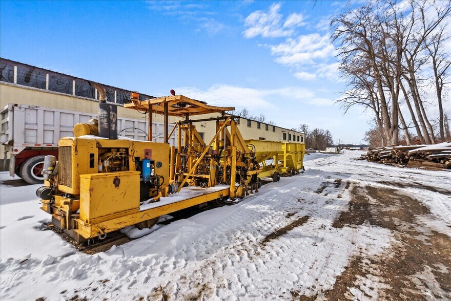 More Photos Of 175 Circuit Ave, West Springfield Warehouse For Lease