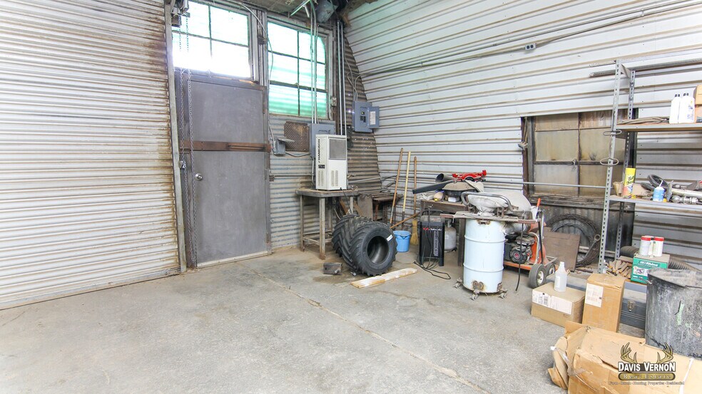 More Photos Of 1331 Cumberland St, Vernon Storefront For Sale