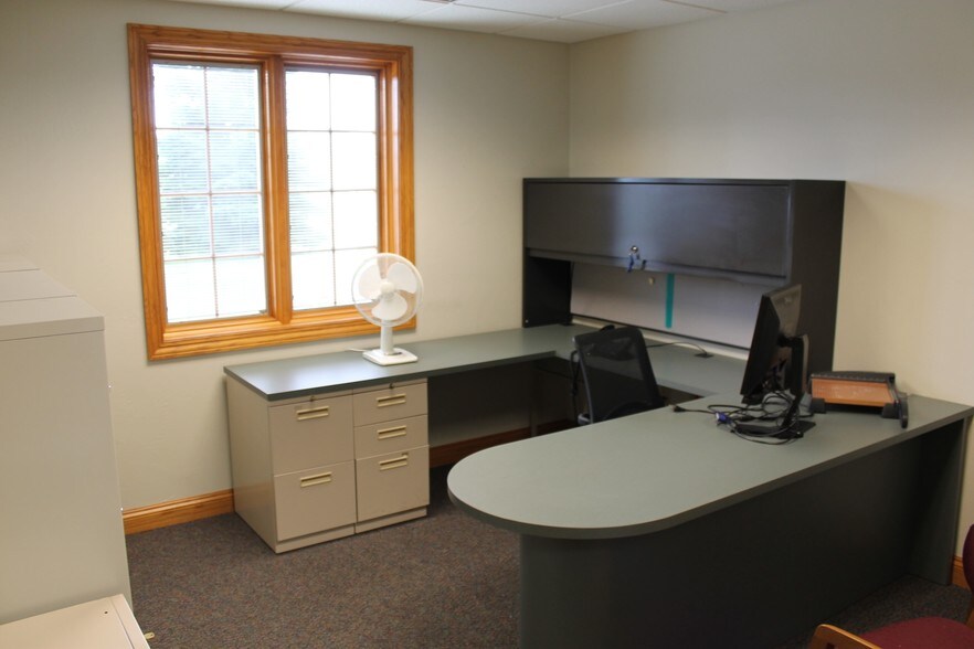 More Photos Of 2848 Memorial Dr, Two Rivers Medical For Lease