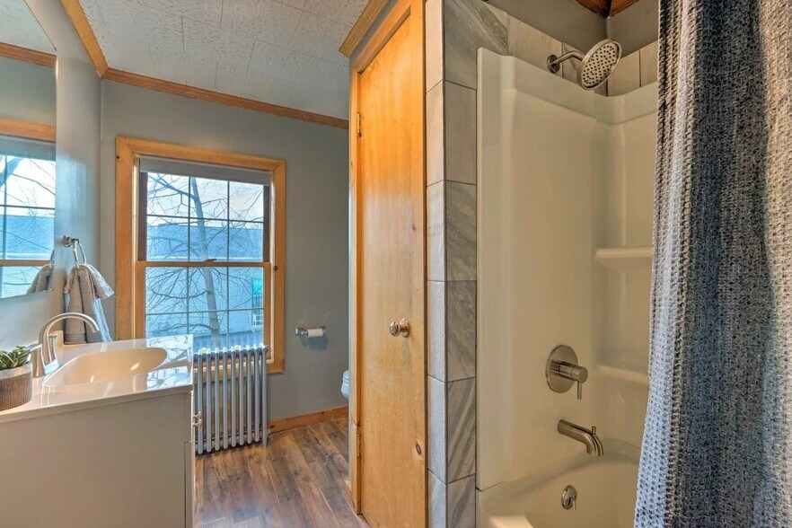 More Photos Of 77 Canada St, Lake George General Retail For Sale