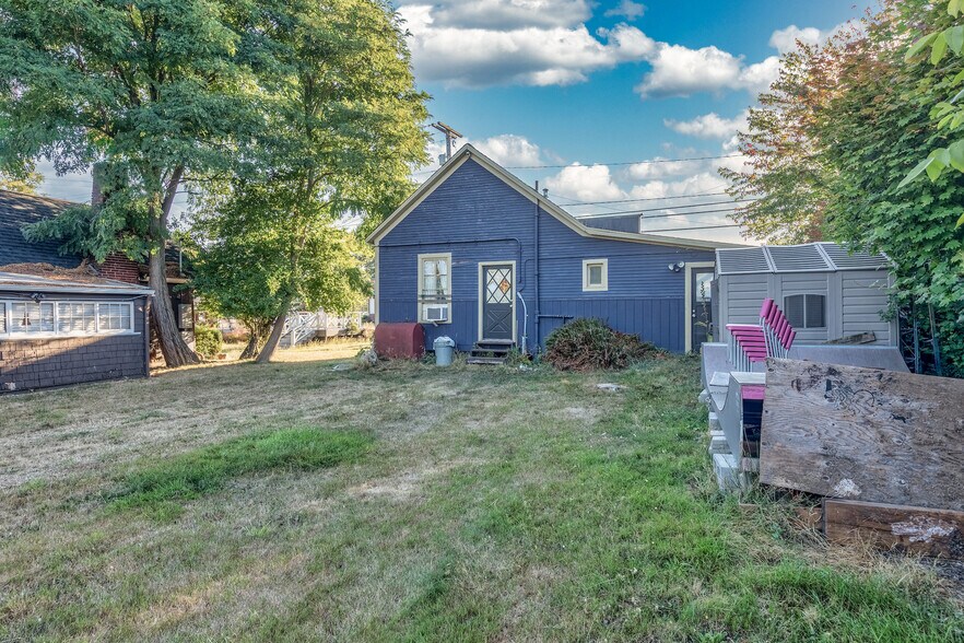 More Photos Of 17411 Vashon Hwy SW, Vashon Freestanding For Sale