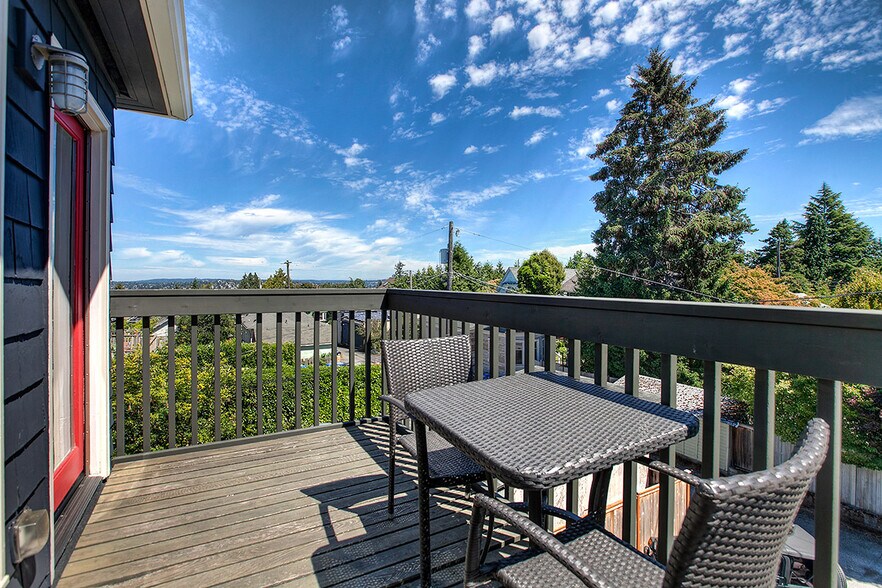 More Photos Of 2214 Queen Anne Ave, Seattle Loft Creative Space For Sale