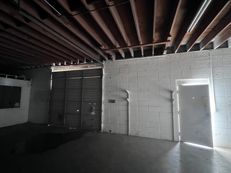 More Photos Of 5811 S Owasso Ave, Tulsa Warehouse For Sale