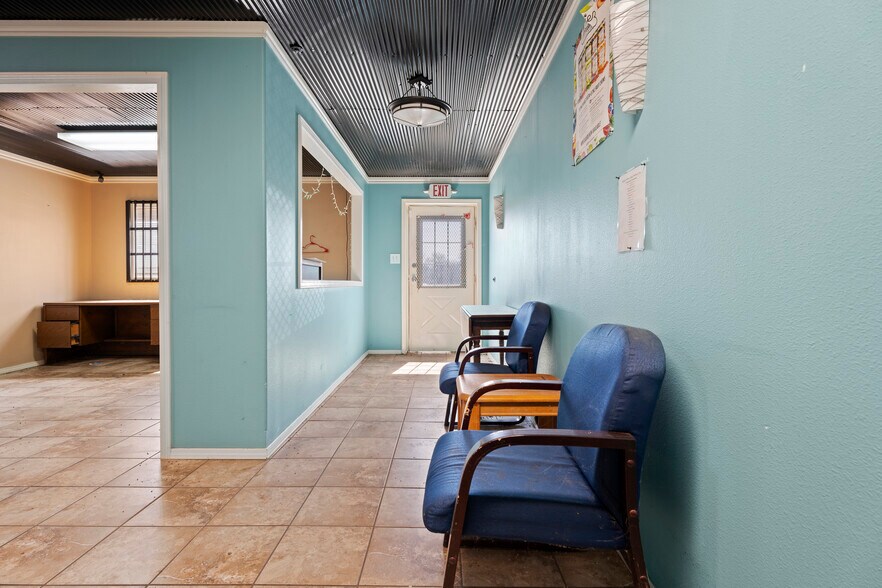 More Photos Of 57530 E Highway 59, Fairland Manufacturing For Sale