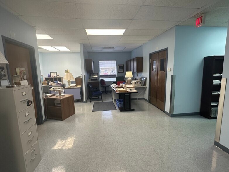 More Photos Of 2708 McGraw Dr, Bloomington Medical For Sale