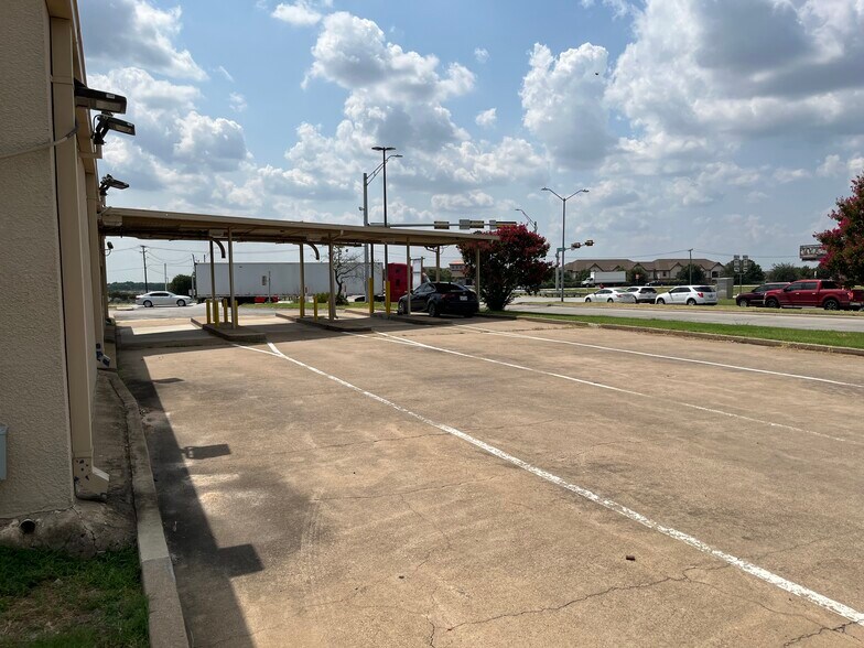 More Photos Of 2322 North State Hwy 360, Grand Prairie Storefront Retail Office For Sale