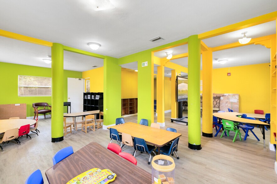 More Photos Of 4607 N Pine Hills Rd, Orlando Office Residential For Sale