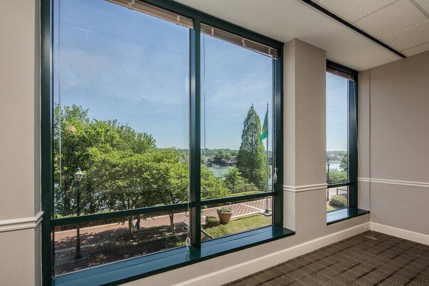 More Photos Of 1 10th St, Augusta Office For Lease