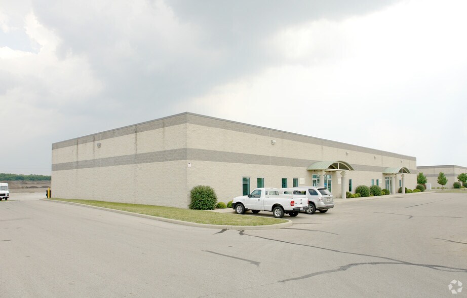More Photos Of 1670 Harmon Ave, Columbus Warehouse For Lease