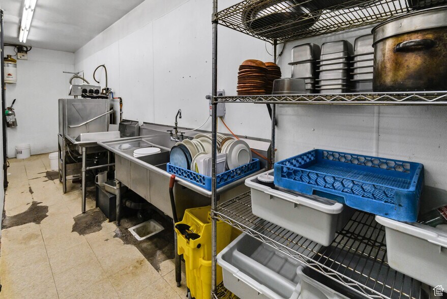 More Photos Of 1535 S State St, Salina Specialty For Sale