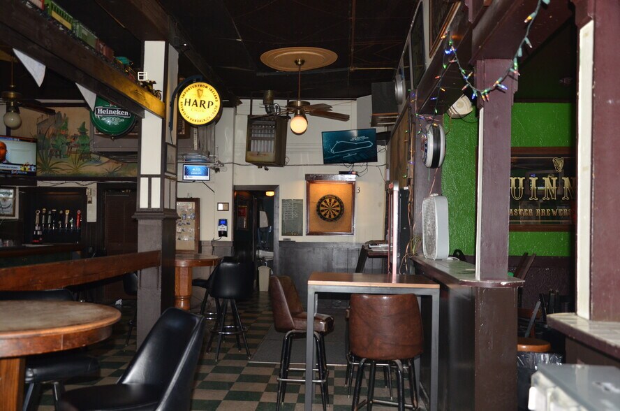 More Photos Of 3801-3809 Broadway Rd, Kansas City Storefront For Sale