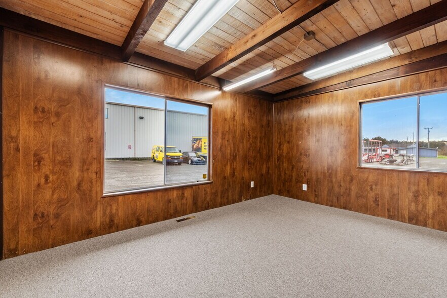 More Photos Of 4051-4061 N Highway 101, Eureka Warehouse For Sale