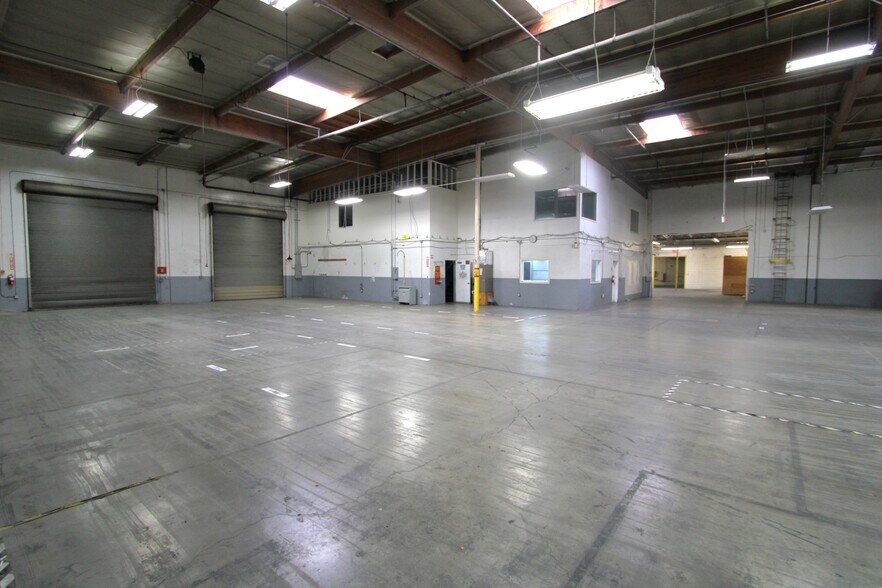 More Photos Of 133 - 135 E Maple Ave, Monrovia Warehouse For Lease