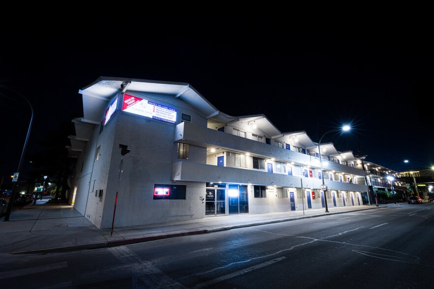 More Photos Of 200 S 8th St, Las Vegas Apartments For Sale