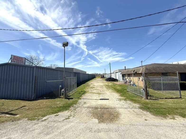 More Photos Of 1640 Lindbergh Dr, Beaumont Specialty For Sale