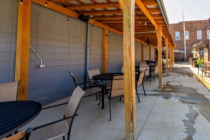 More Photos Of 101 W Monroe St, Carbondale General Retail For Sale