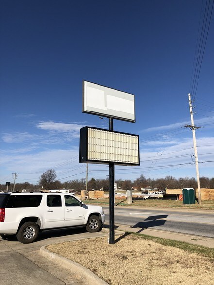 More Photos Of 1515 E Cleveland Ave, Monett Office For Lease