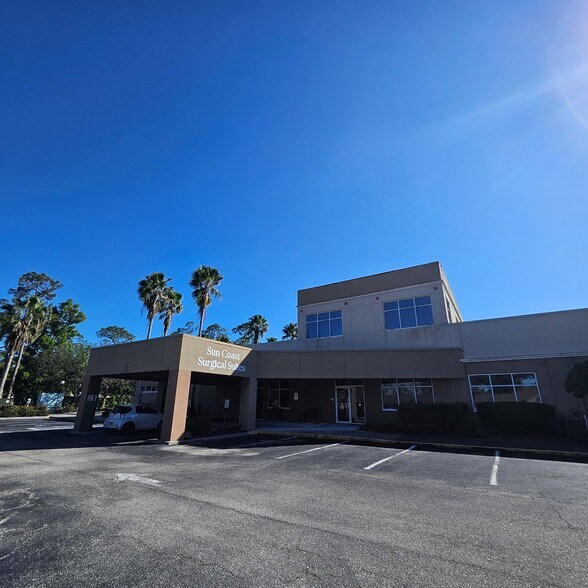 More Photos Of 12731 New Brittany Blvd, Fort Myers Office For Sale