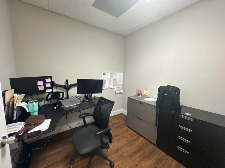 More Photos Of 537 Douglas Ave, Dunedin Storefront For Lease