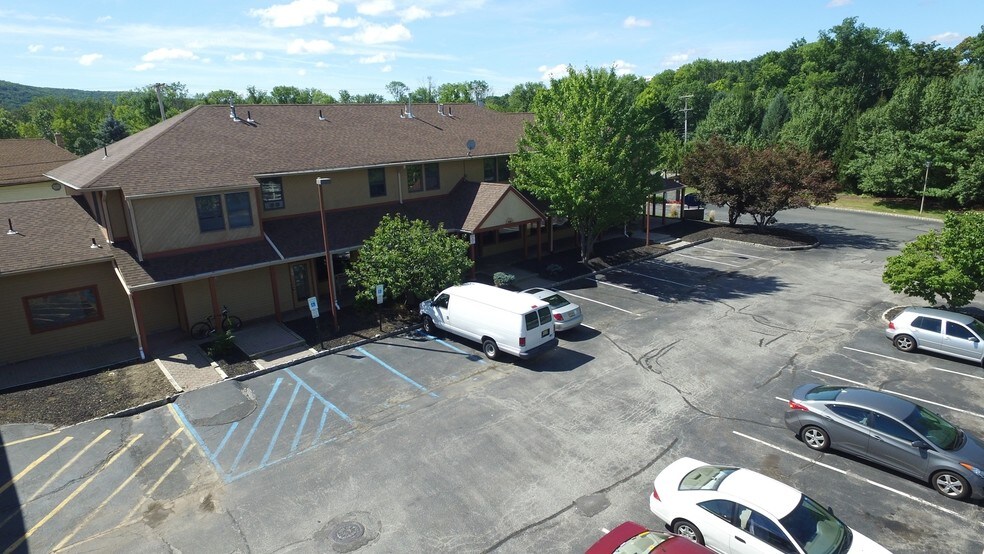 100 Quarry Rd, Hamburg, NJ 07419 MultiFamily For Lease