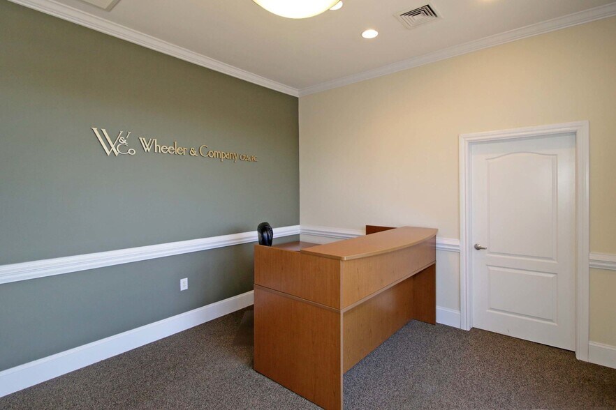 More Photos Of 124 E Plaza Dr, Mooresville Office For Lease