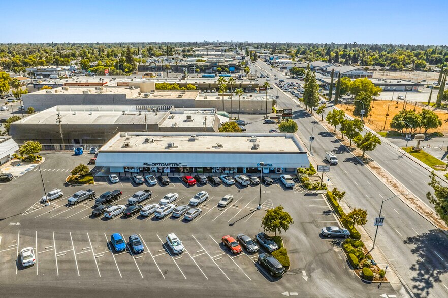 More Photos Of 5130 N Blackstone Ave, Fresno Unknown For Lease