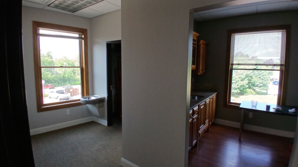 More Photos Of 4431-4437 S Old Us-23 Rd, Brighton Unknown For Lease