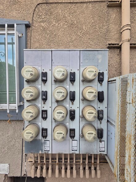 More Photos Of 1561 W Pacific Coast Hwy, Long Beach Storefront Retail Residential For Sale