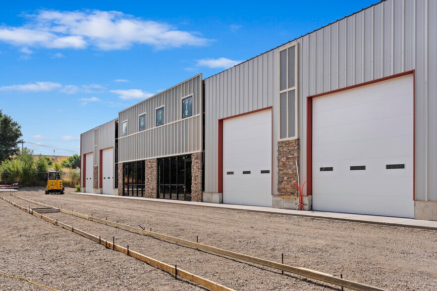 More Photos Of 1938 W 3350 S, Roy Manufacturing For Lease