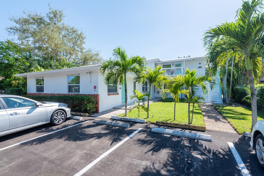 Primary Photo Of 820 NE 21st Dr, Wilton Manors Apartments For Sale