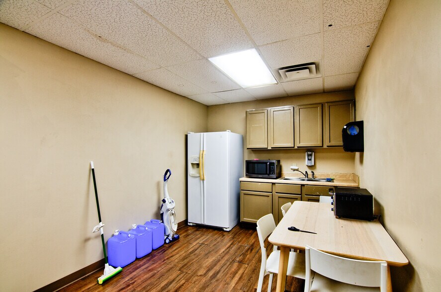 More Photos Of 9730 Shepard Hill Rd, Willis Warehouse For Sale