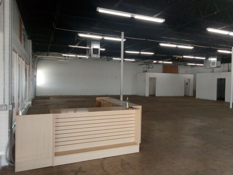 More Photos Of 4501-4527 NW 10th St, Oklahoma City General Retail For Lease