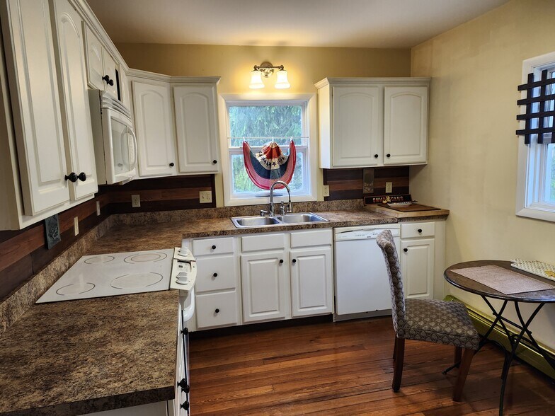 More Photos Of 1392 Pocono Blvd, Mount Pocono Office For Sale