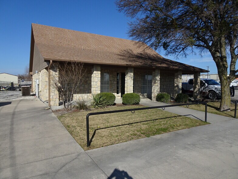 More Photos Of 10201 E Bankhead Hwy, Aledo Office For Lease