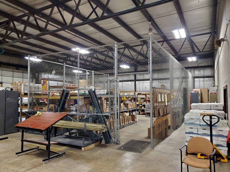 More Photos Of 255 Enterprise Dr, Lewis Center Warehouse For Lease