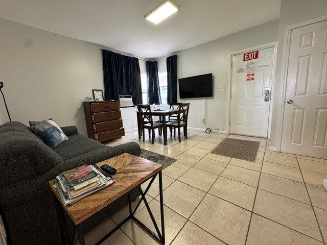 More Photos Of 300 Georgia St, Hollywood Apartments For Sale