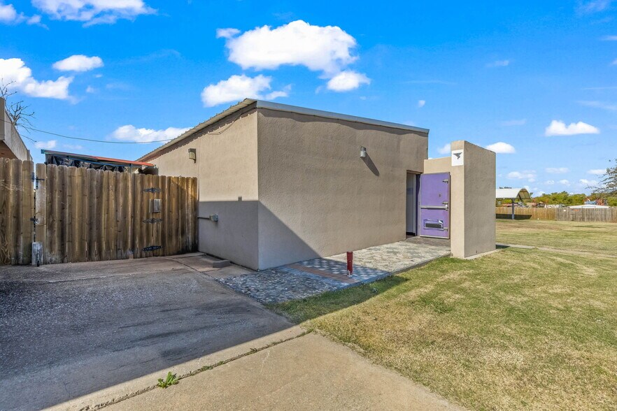 More Photos Of 11223 NW 10th St, Oklahoma City Daycare Center For Sale