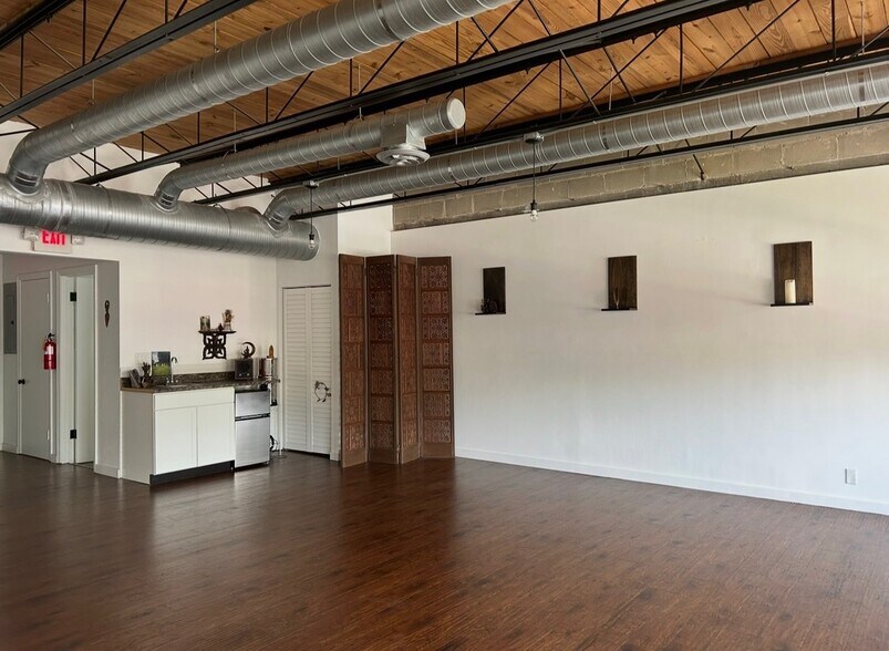 More Photos Of 343 6th Ave N, Saint Petersburg Storefront Retail Office For Sale