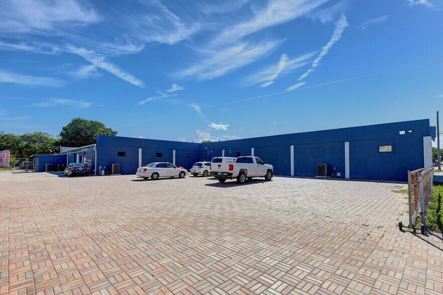 More Photos Of 519 Delaware Ave, Fort Pierce General Retail For Lease