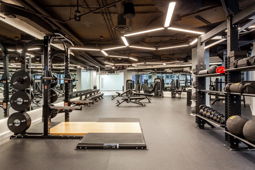 More Photos Of 5335 Wisconsin Ave NW, Washington Office For Lease