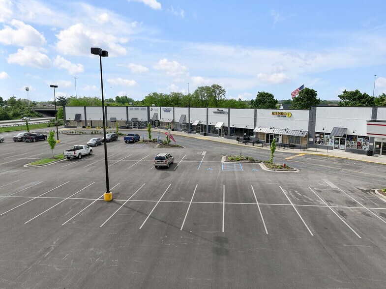 More Photos Of 401 Outlet Center Dr, Georgetown General Retail For Lease