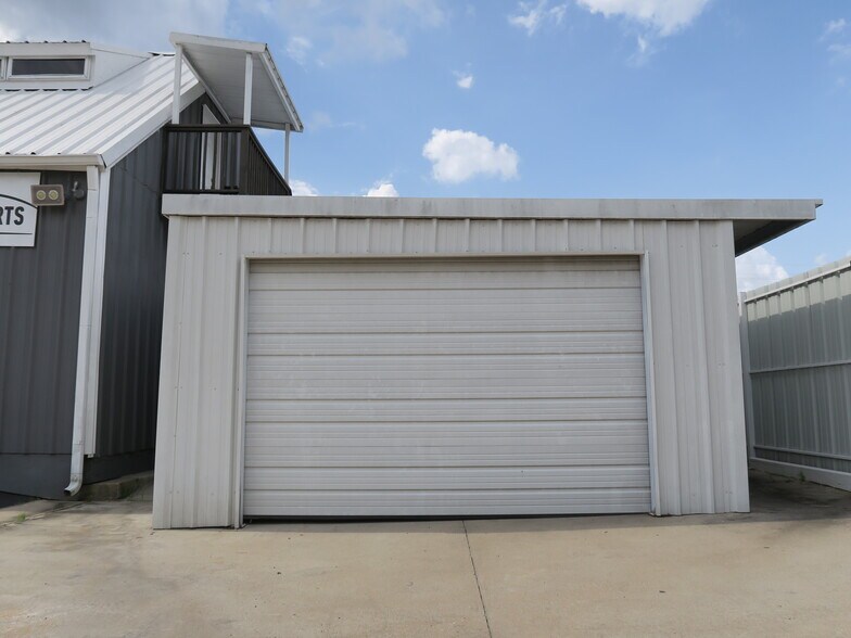 More Photos Of 5707 Schumacher Ln, Houston Auto Dealership For Lease