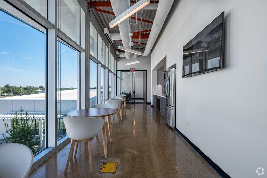 More Photos Of 7701 Lemmon Ave, Dallas Coworking Space