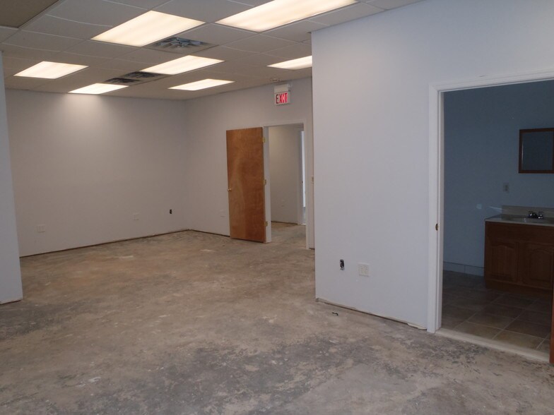 More Photos Of 1275 Bloomfield Ave, Fairfield Light Manufacturing For Lease