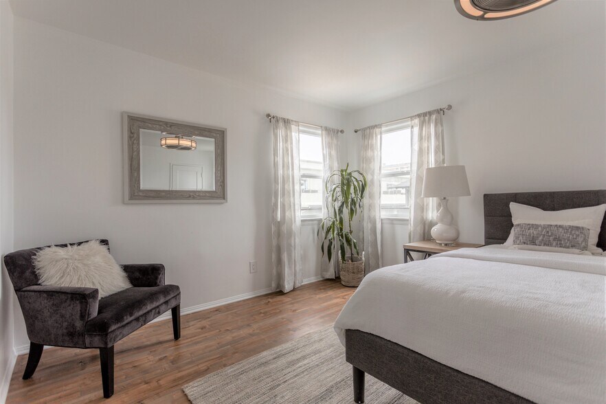 More Photos Of 20 Breeze Ave, Venice Apartments For Sale